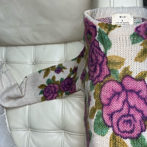 Pins & Needles Urban Outfitters Knit Sweater Rose Printed Pattern - Picture 9 of 9